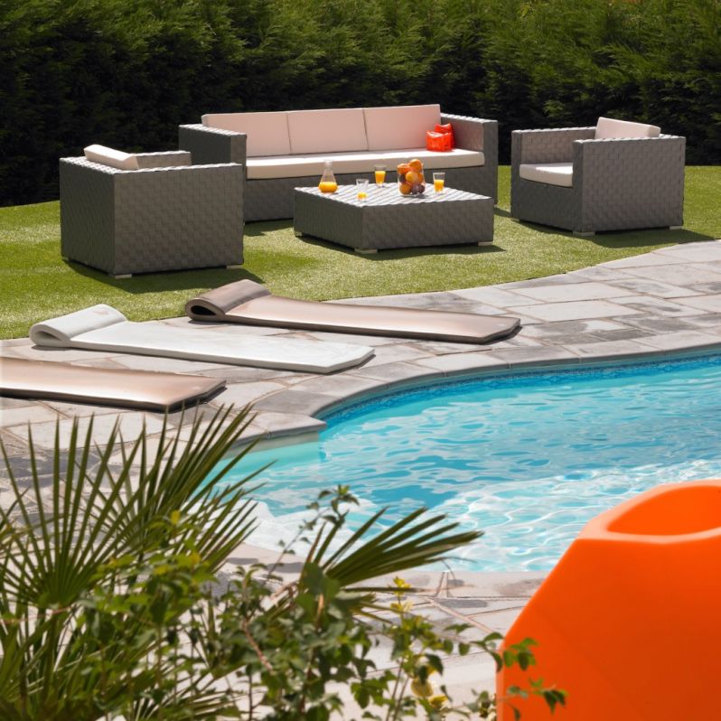 泳池休息區(qū) 泳池休息區(qū)